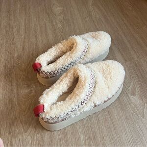 Ugg Tazz braid shearling clogs 9